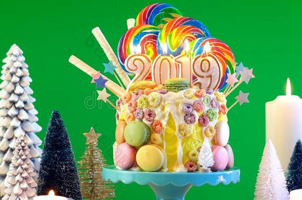 2019幸福的新的年`英文字母表的第19个字母糖果陆地棒棒糖滴下蛋糕.
