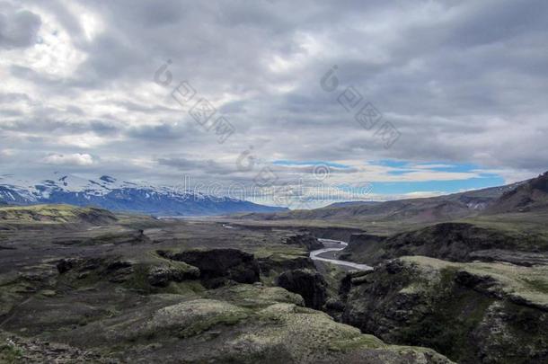 戏剧的冰岛的地形和火山,峡谷,冰的猛地劈开