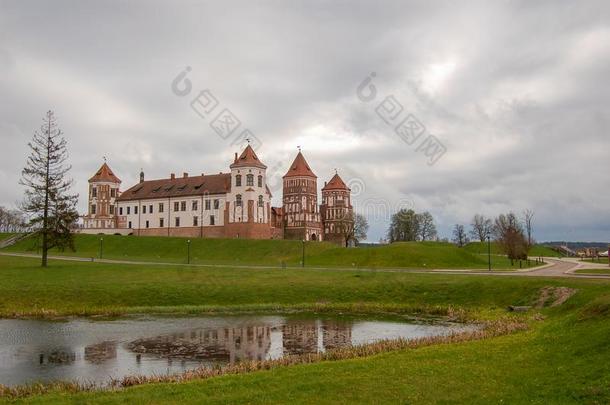 米尔城堡在近处明斯克,白俄罗斯.防<strong>御用</strong>的筑垒和雷西