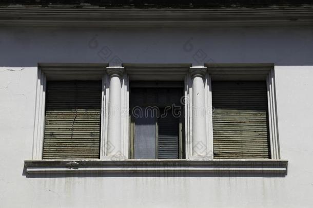 西班牙的寓所建筑物前面看法窗
