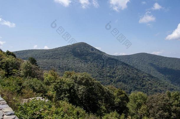 风景采用指已提到的人蓝色背脊Mounta采用s