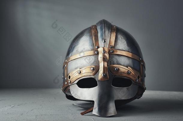 武士`英文字母表的第19个字母头盔