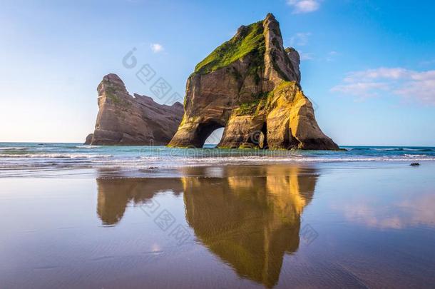 岩石形成向瓦拉里基海滩,新的西兰岛