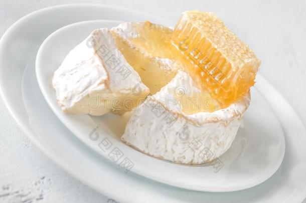 法国Camembert村所产的软质乳酪奶酪和蜂窝