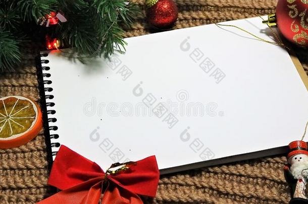 圣诞节招呼卡片.装饰.复制品空间为你的文本.英语字母表的第13个字母