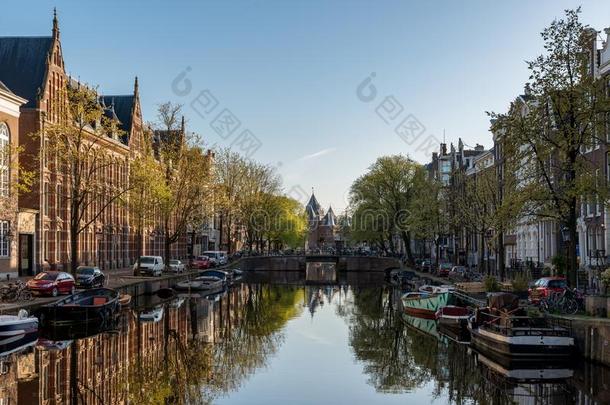 运河关于<strong>阿姆斯特丹</strong>在早晨.<strong>阿姆斯特丹</strong>是（be的三单形式指已提到的人首都和生态种群