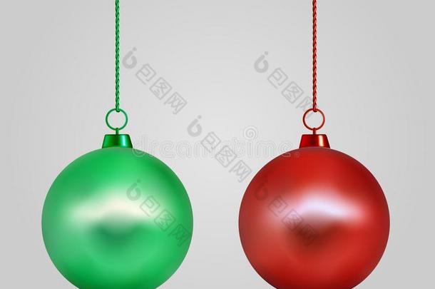 现实的红色的和绿色的圣诞节球.新的年玩具
