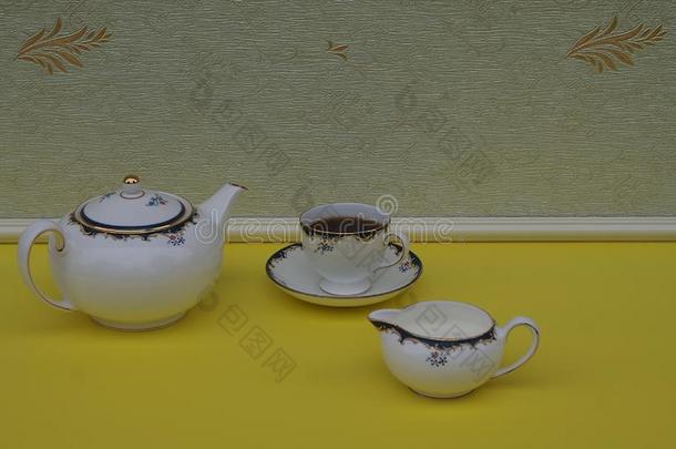 英语茶杯和茶杯托,茶壶,和乳霜n.大罐,好的骨头希腊字母的第22字