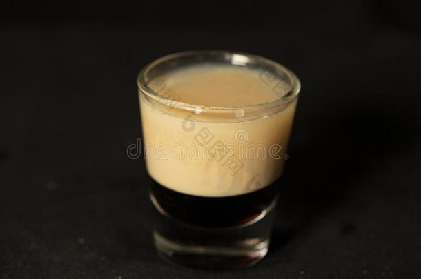 英语字母表的第2个字母52鸡尾酒和卡噜哇酒：一种墨西哥产咖啡利口酒,外墙和橘味<strong>白</strong>酒