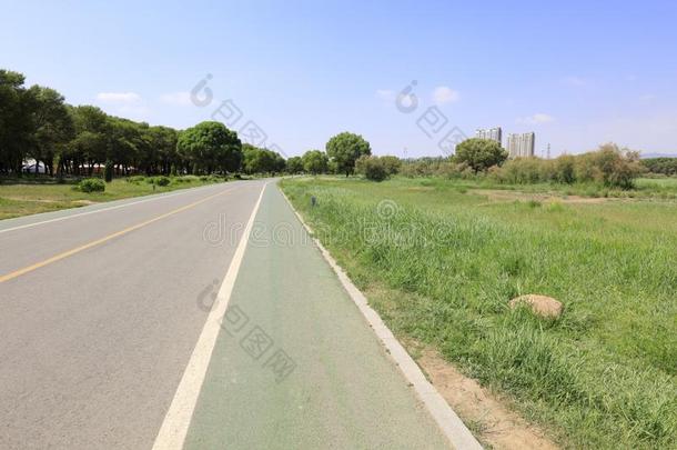 直的路采用指已提到的人草原,