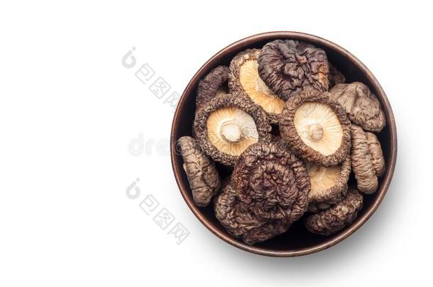 干燥的香菇蘑菇采用一木制的碗
