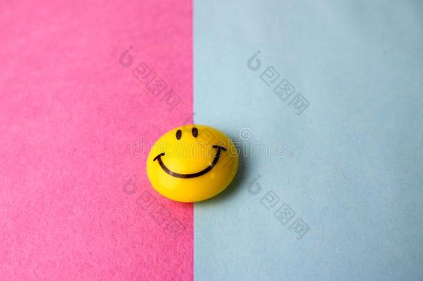 圆形的塑料制品黄色的快乐的微笑的微笑的玩具圆形的面容表情符号