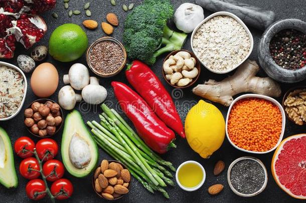 健康的食物干净的吃选择成果,蔬菜,种子,小口地喝