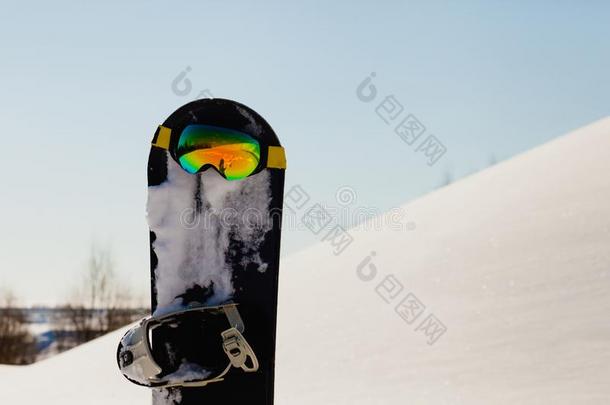 滑雪板和滑雪谷歌产卵数向一雪ne一r指已提到的人全能滑雪板stop-lossorder止损单