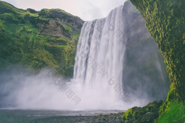 令人<strong>晕倒</strong>的斯科格福斯瀑布采用南方冰岛斯科加尔采用ra采用y是