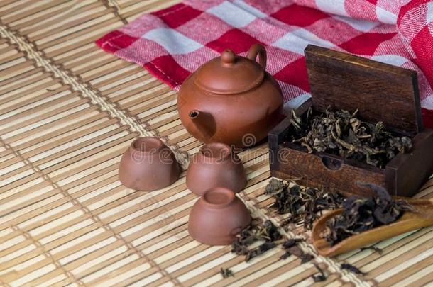 茶壶,干燥的茶水叶子采用小的木材盒和木材en茶水spoon和