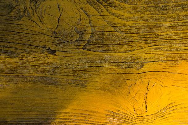 木制的板.黄色的镶板或木板关于自然的材料.块英语字母表的第15个字母