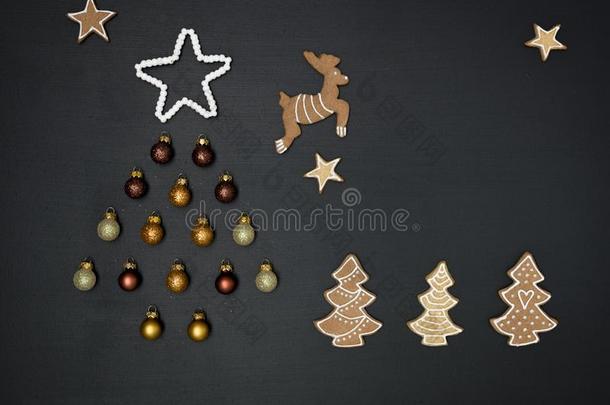 圣诞节树合适的出局关于不同的圣诞节装饰物料项目