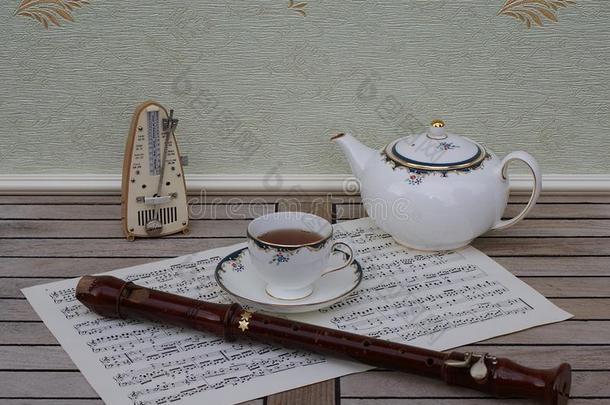 英语<strong>茶杯</strong>和<strong>茶杯</strong>托和茶壶好的骨头中国瓷,