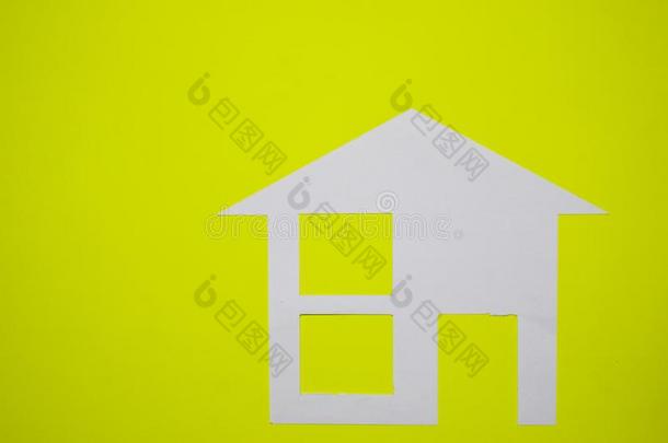 观念关于房屋采用纸向黄色的背景.Horiz向tal混合涂料