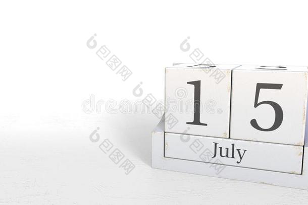 木材立方形日历给看<strong>七月</strong>15日期,3英语字母表中的第四个字母翻译