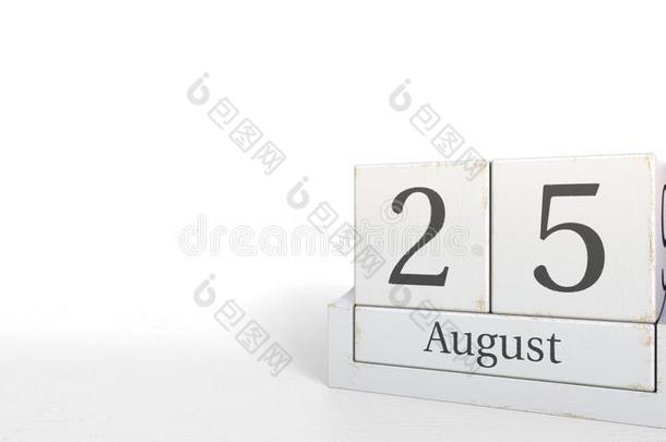 立方形日历给看八月25日期.3英语字母表中的第四个字母翻译