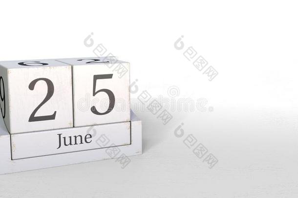 六月25日期向木制的赛跑者起跑时脚底所撑的木块日历.3英语字母表中的第四个字母翻译