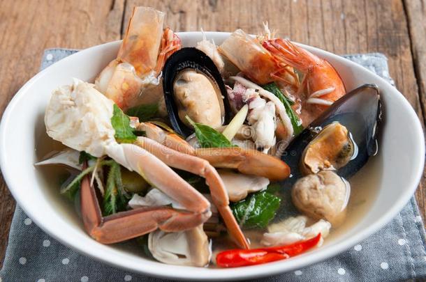 辛辣的海产<strong>食品</strong>汤向白色的盘,ThaiAirwaysInternational泰航国际烹饪