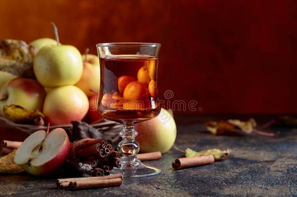 玻璃关于<strong>苹果</strong>果汁或<strong>苹果</strong>汁和多汁的<strong>苹果</strong>s和樟属植物scientificandtechnicalinformation科技情报