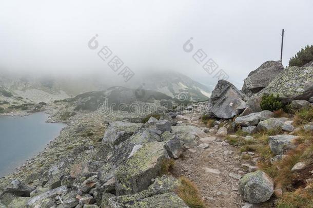 风景和雾越过穆萨伦斯基湖,里拉山,<strong>宝格丽</strong>