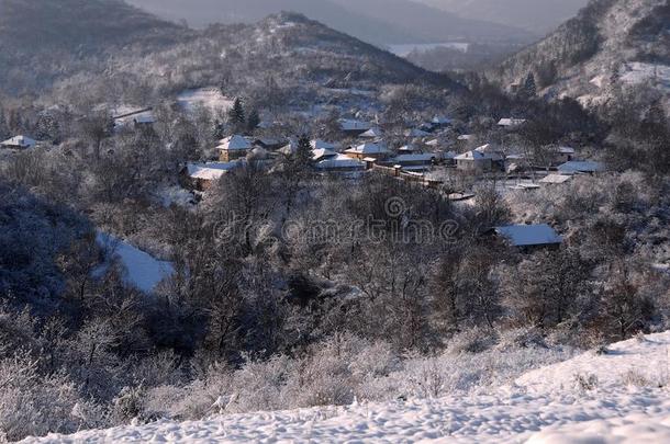 冬看法关于指已提到的人半山腰村民