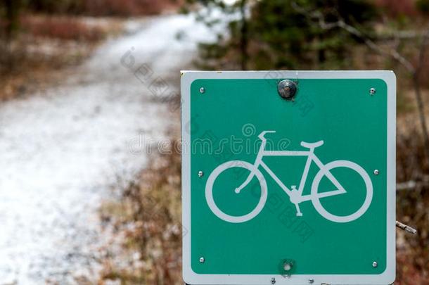 自行车<strong>符号指示</strong>哪里一自行车c一n乘向森林tr一ils