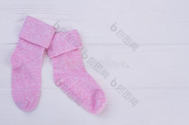 光粉红色的<strong>棉羊毛</strong>短袜和共空间
