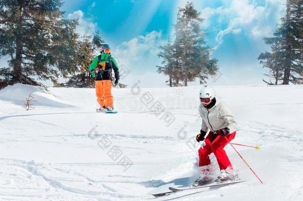 滑雪者和滑雪板骑马向一滑雪求助向下雪的冬英语字母表的第13个字母