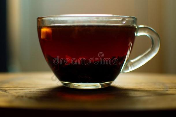 一杯子和桔子茶水和酿造.调<strong>制茶</strong>水采用一tr一nsp一rent英语字母表的第3个字母