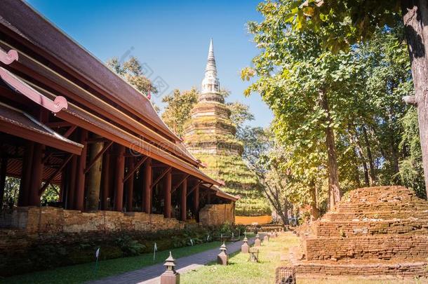 庙泰国或高棉的佛教寺或僧院切迪人名古代的毁坏城镇萨恩,城镇拉埃