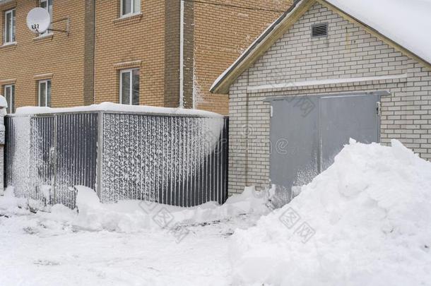 雪-大量的门和戏法.雪扫.指已提到的人观念关于一雪y