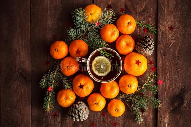 圣诞节新的年背景和橘子,茶水和糖果向