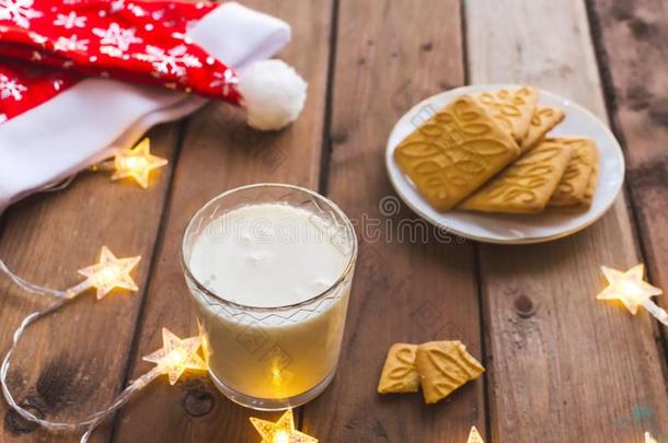 乡村的圣诞节背景和奶和甜饼干向SociedeAnonimaNacionaldeTransportsAereos国家航空运输公司.