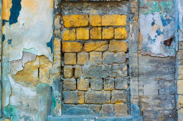 窗开幕打赌和黄色的石头采用指已提到的人老的墙大量的wickets三柱门