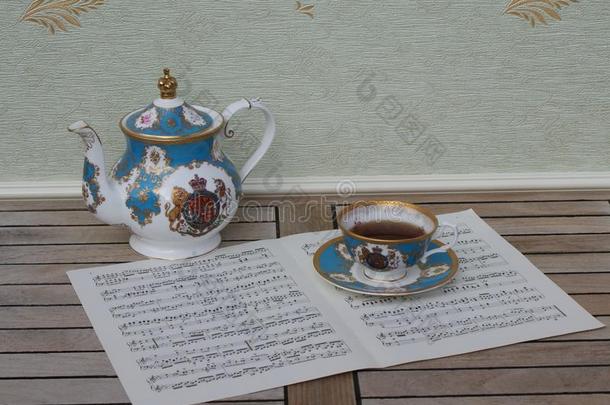 英语茶杯和茶杯托和茶壶,好的骨头中国瓷