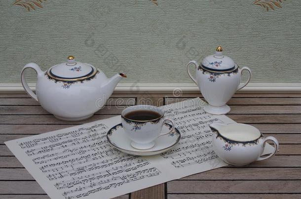 英语<strong>茶杯</strong>和<strong>茶杯</strong>托,茶壶,乳霜n.大罐和食糖碗,Finland芬兰