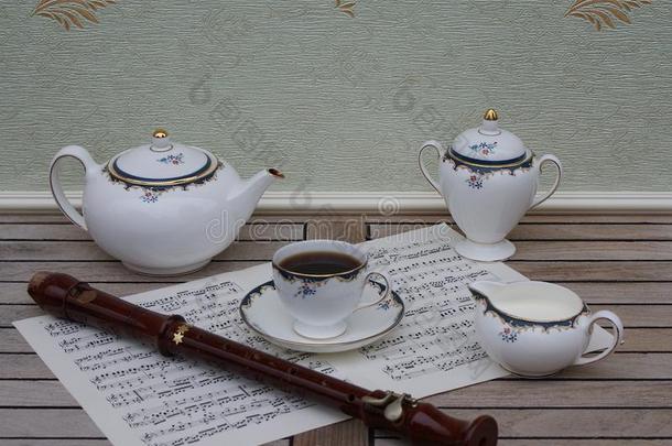 英语茶杯和茶杯托,茶壶,乳霜n.大罐和食糖碗,Finland芬兰