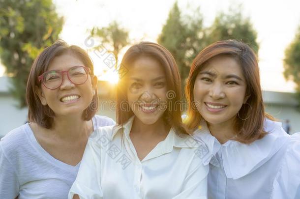 num.三亚洲人女人朋友幸福情感假期时间