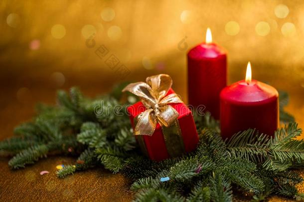 新的年卡片.圣诞节问候.红色的蜡烛和一新的ye一r