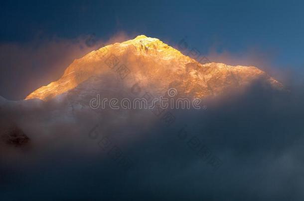 登上马卡卢峰和云,傍晚看法,尼泊尔喜马拉雅山脉