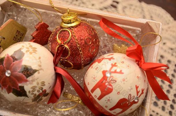 传统的装饰杂乱为圣诞节欢庆和新的int.哈