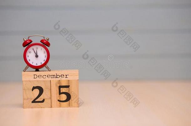 12月10Thail和泰国放置向木制的日历和红色的惊恐钟wiThail和泰国balls球