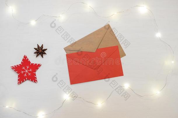 圣诞节作品.红色的装饰和信信封向wickets三柱门