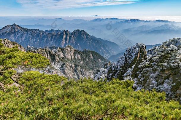 云在上面指已提到的人山山峰关于黄山国家的公园